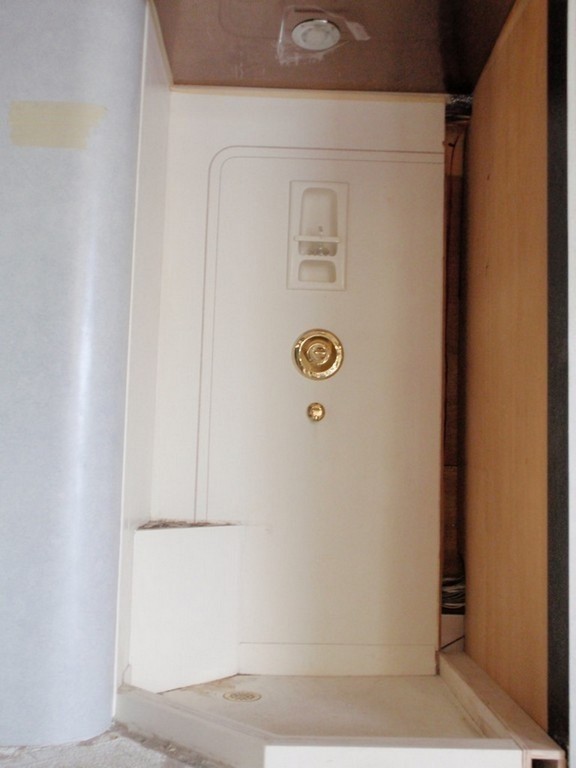 Shower rear wall Moved back (Bo Reahard's conflicted copy 2017-06-15)
