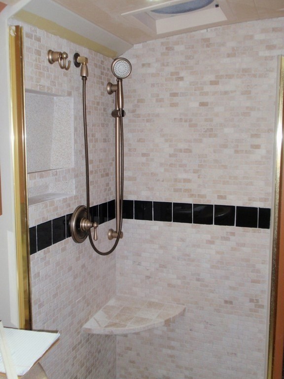 Prevost XL Marathon - Shower Upgraded by Excalibur Coach without glass door installed yet - Motorhomes - Entertainers H3-45 XL XLII