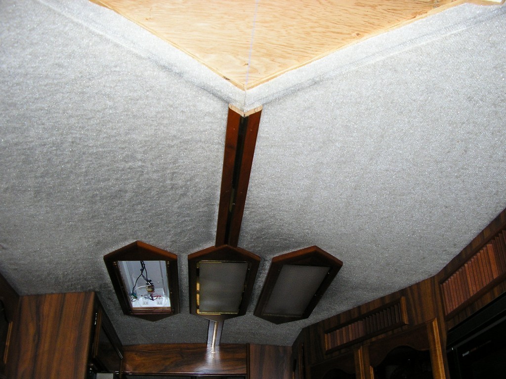 01Prevost XL before ceiling roof airs by Excalibur Coach - Prevost Motorhomes Entertainer H3-45 XL XLII Class A