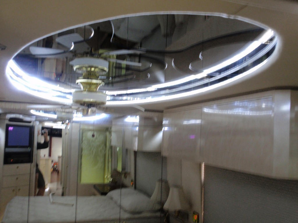 Prevost H3-45 Ceiling after interior Fire, photo 12