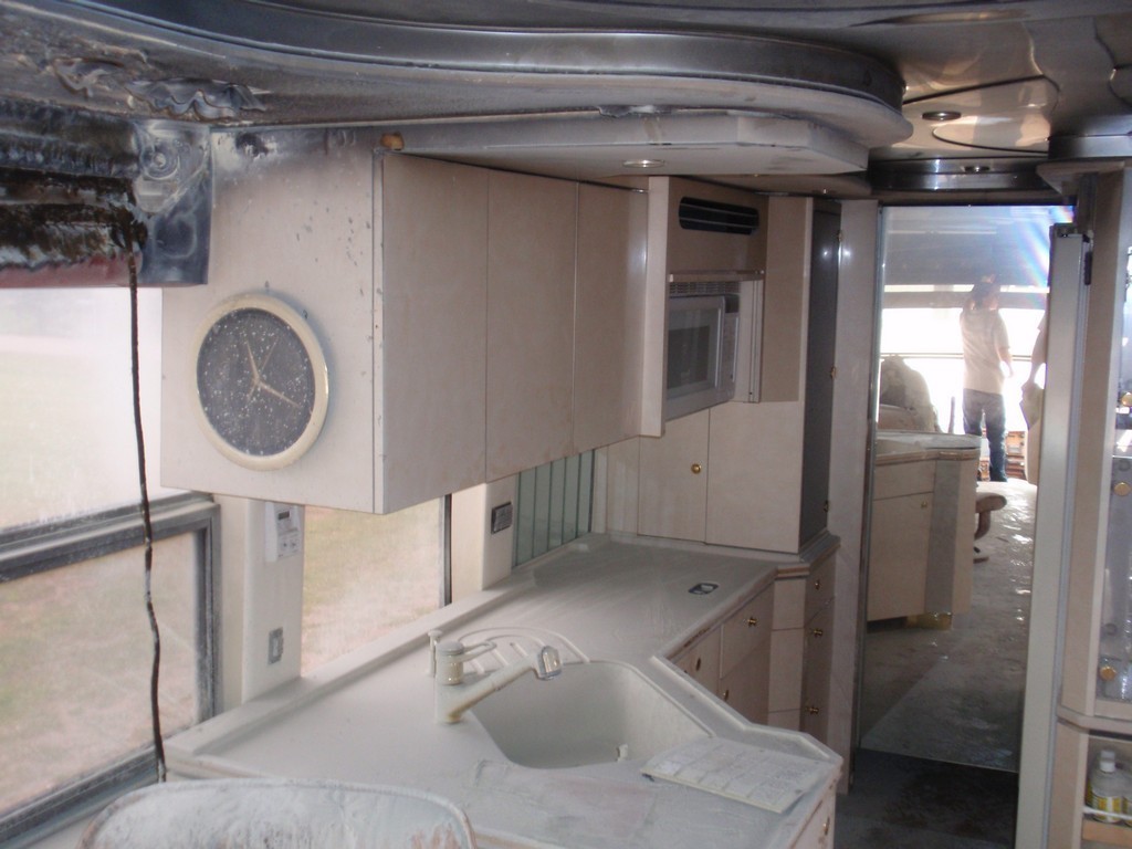 Prevost H3-45 Ceiling after interior Fire, photo 17