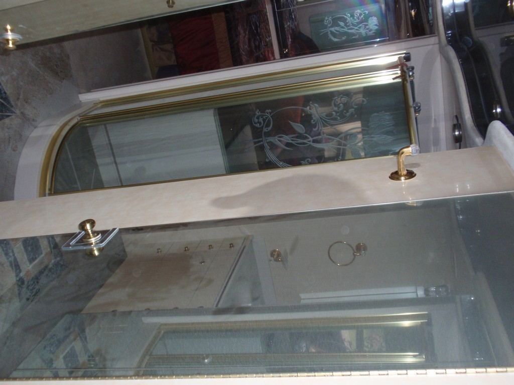 Prevost H3-45 Ceiling after interior Fire, photo 40