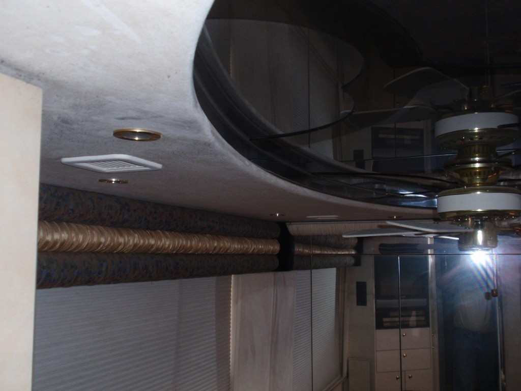 Prevost H3-45 Ceiling after interior Fire, photo 42