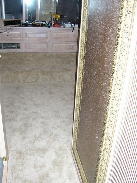 New hallway carpet by Excalibur Coach - Floors - Prevost Motorhome - H3-45 - XL - XLII - Marathon - Country Coach