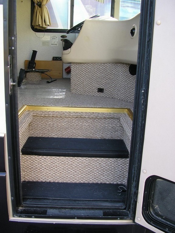 New Entryway Carpet by Excalibur Coach - Floors - Prevost Motorhome - H3-45 - XL - XLII - Marathon - Country Coach