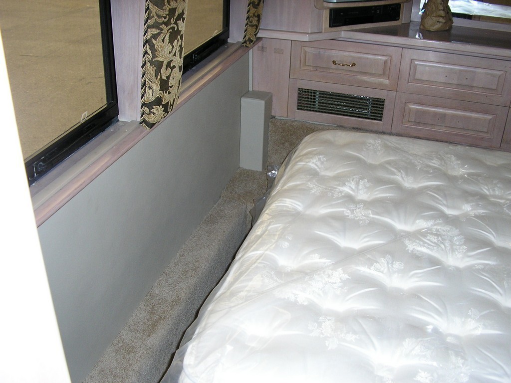 New carpet at foot of bed by Excalibur Coach - Floors - Prevost Motorhome - H3-45 - XL - XLII - Marathon - Country Coach
