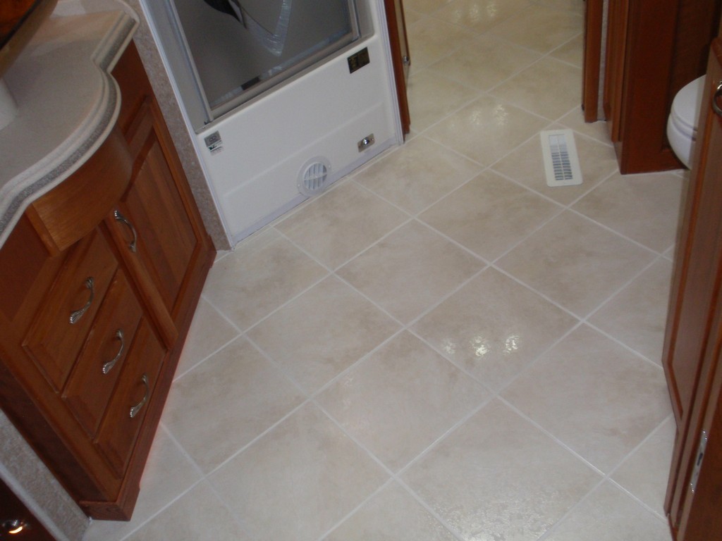 Prevost Monaco - Vanity bathroom with new porcelin floor by Excalibur Coach - Prevost Motorhome H3-45 - XL - XLII - Entertainer - ClassA