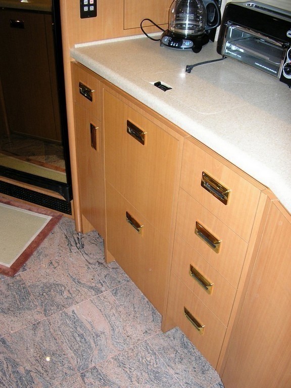 New interior cabinets by Excalibur Coach - Prevost Motorhome Entertainer H3-45 XL XLII ClassA