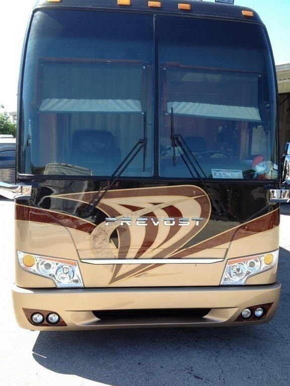 Paint and Graphics - Prevost H3-45 2000 with Excalibur Coach 2012 Front Upgrade