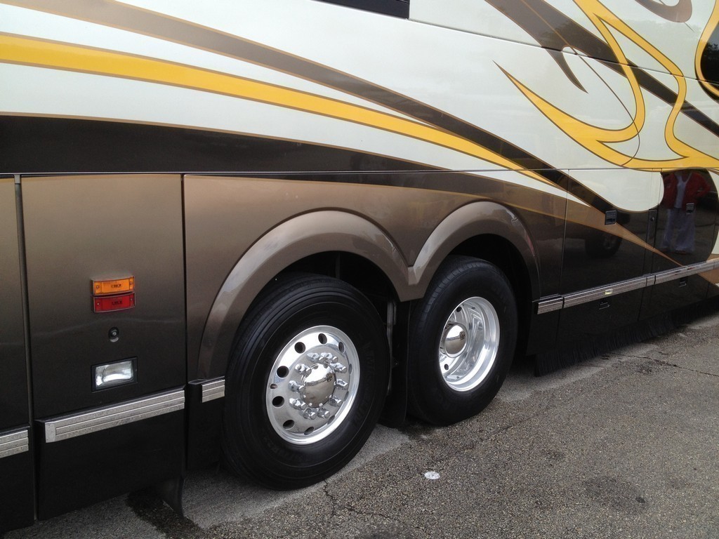 Prevost H3-45 Fender skirt upgrade by Excalibur