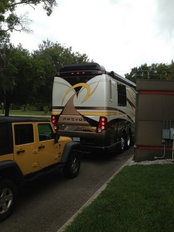 Prevost H3-45 2012 Upgrade with tow vehicle by Excalibur