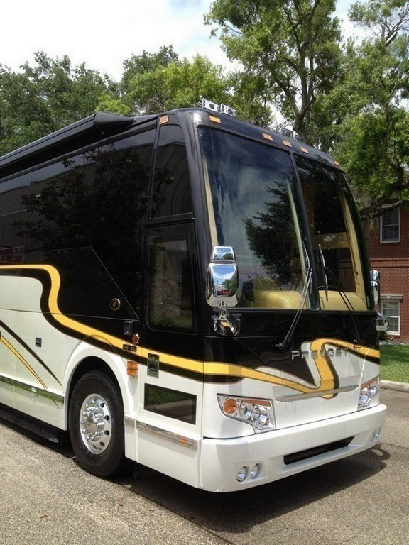 Prevost H3-45 2012 Facelift and fender skirts upgraded by Excalibur Coach