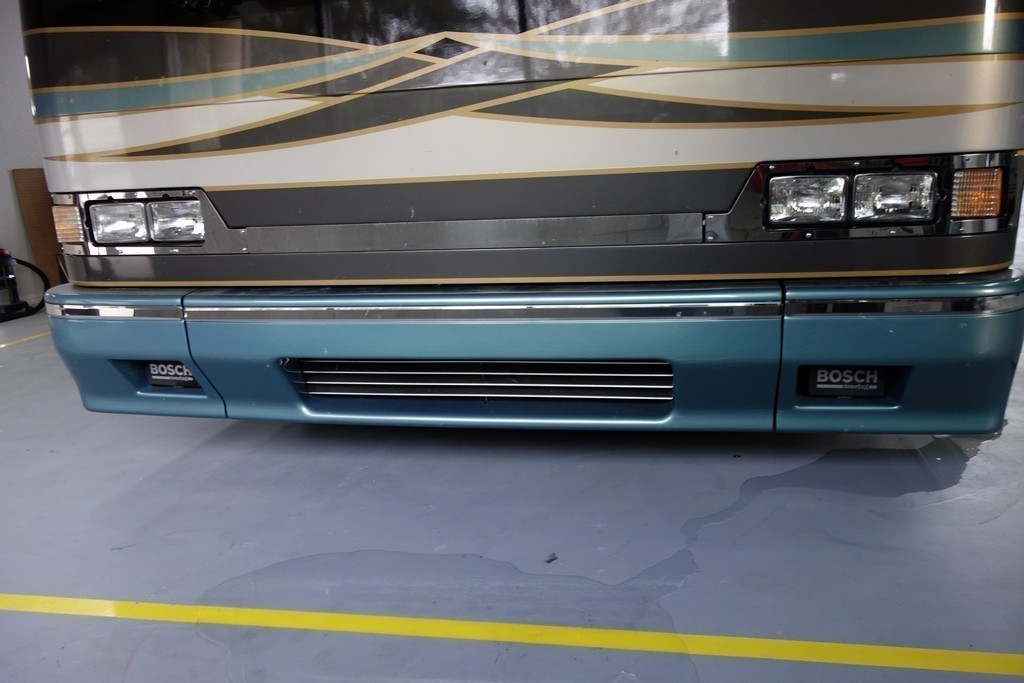 Prevost H3-45 Featherlite before Excalibur Coach headlight upgrade