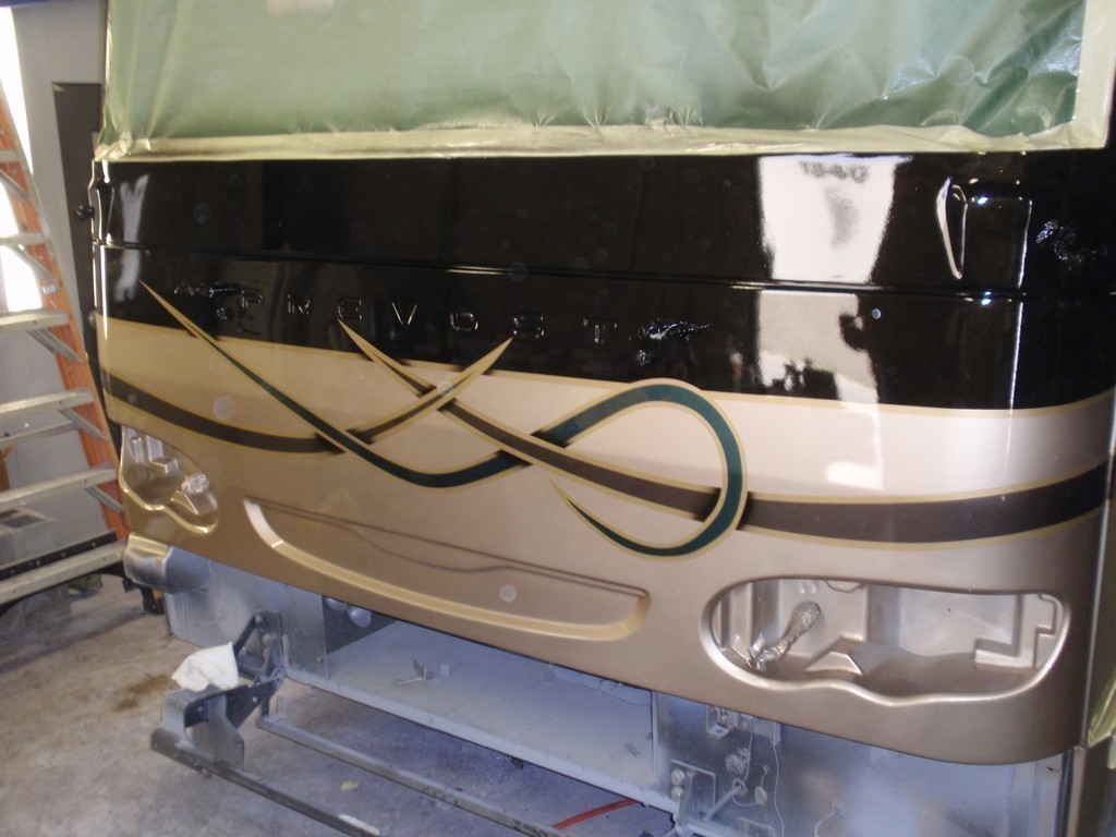 Prevost H3-45 Vogue Front painted by Excalibur Coach