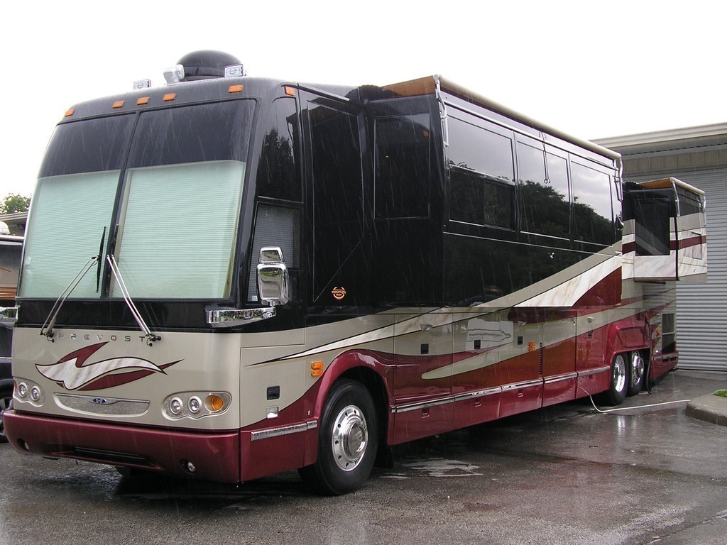 2000 Prevost H3-45 Marathon Excalibur Coach Updates Finished Front and 2 slides