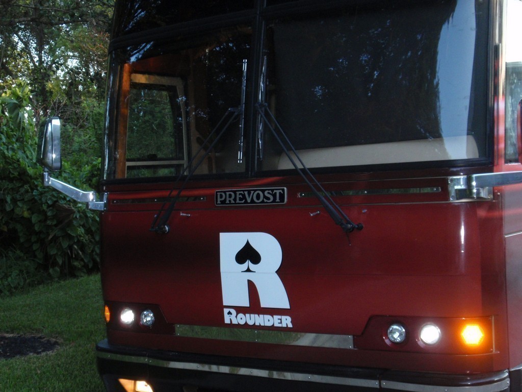 Prevost H3-45 Entertainer after Excalibur Coach headlight upgrade