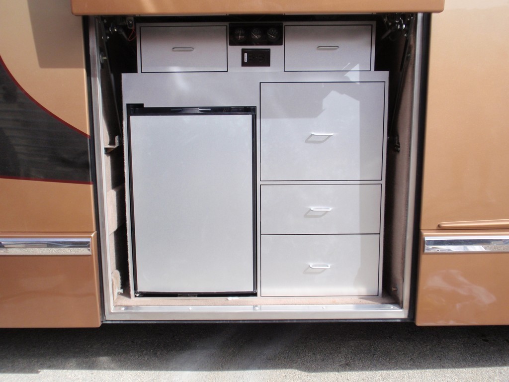 New Bay cabinet & barbeque designed by Excalibur Coach Prevost Motorhome XL XLII H3