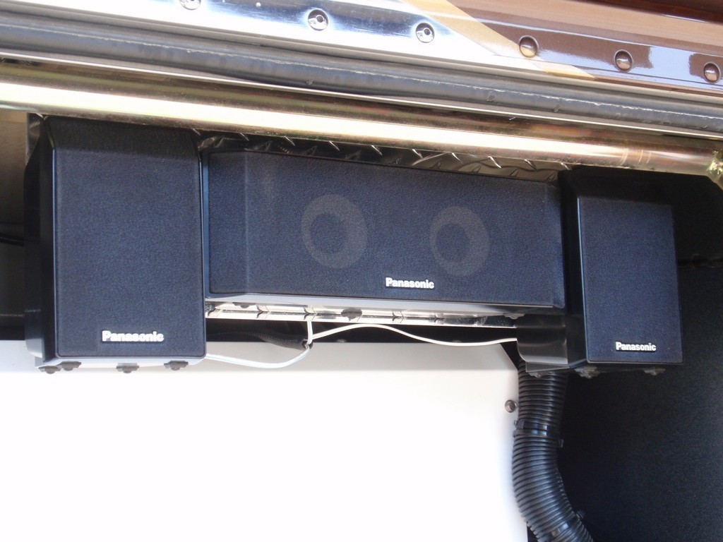 Prevost Bay 2 Sound System by Excalibur Coach Prevost Motorhome XL XLII H3