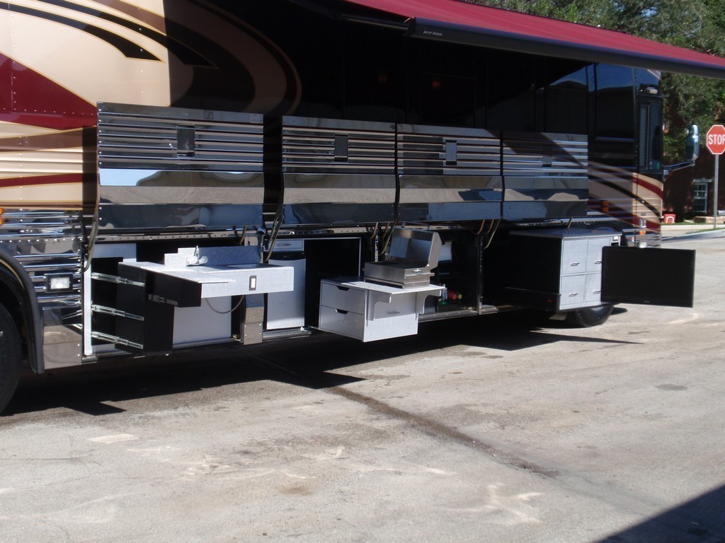 Prevost XLV Sink - Barbeque - Sound System and TV Designed by Excalibur Coach Prevost Motorhome XL XLII H3