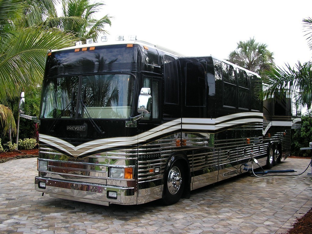 X Coach At Pelican Lake2