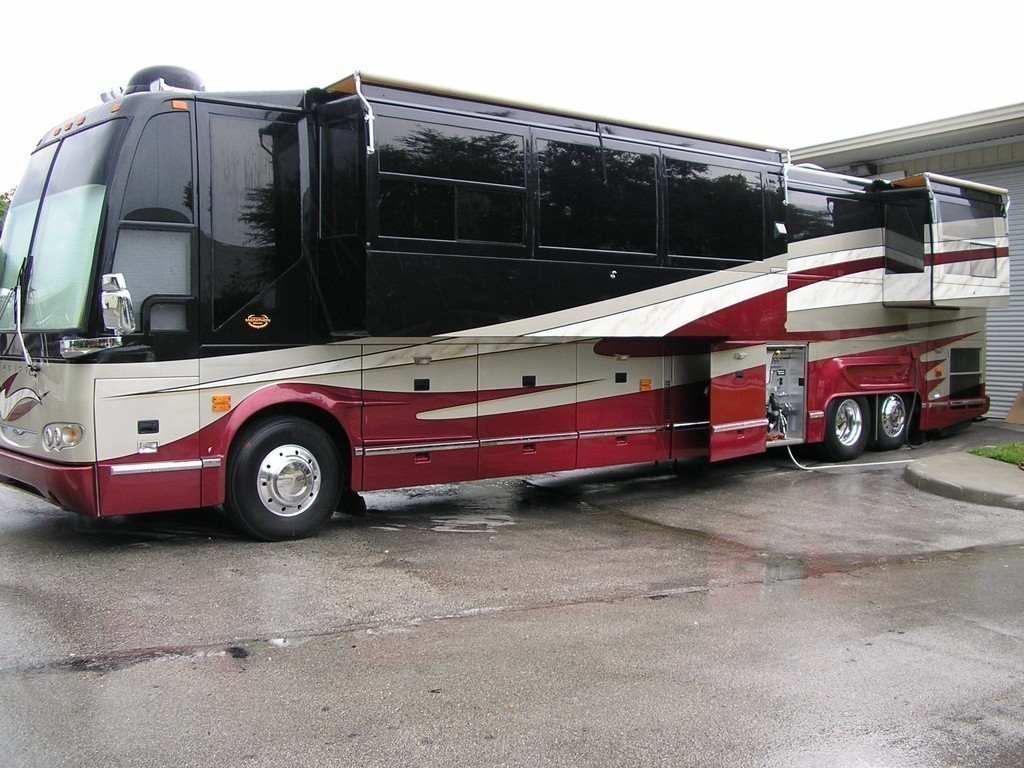 H3-45 Side View Water Bay Open