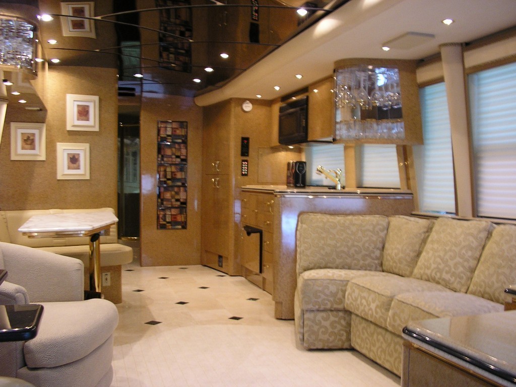 H3-45 Salon Out 2