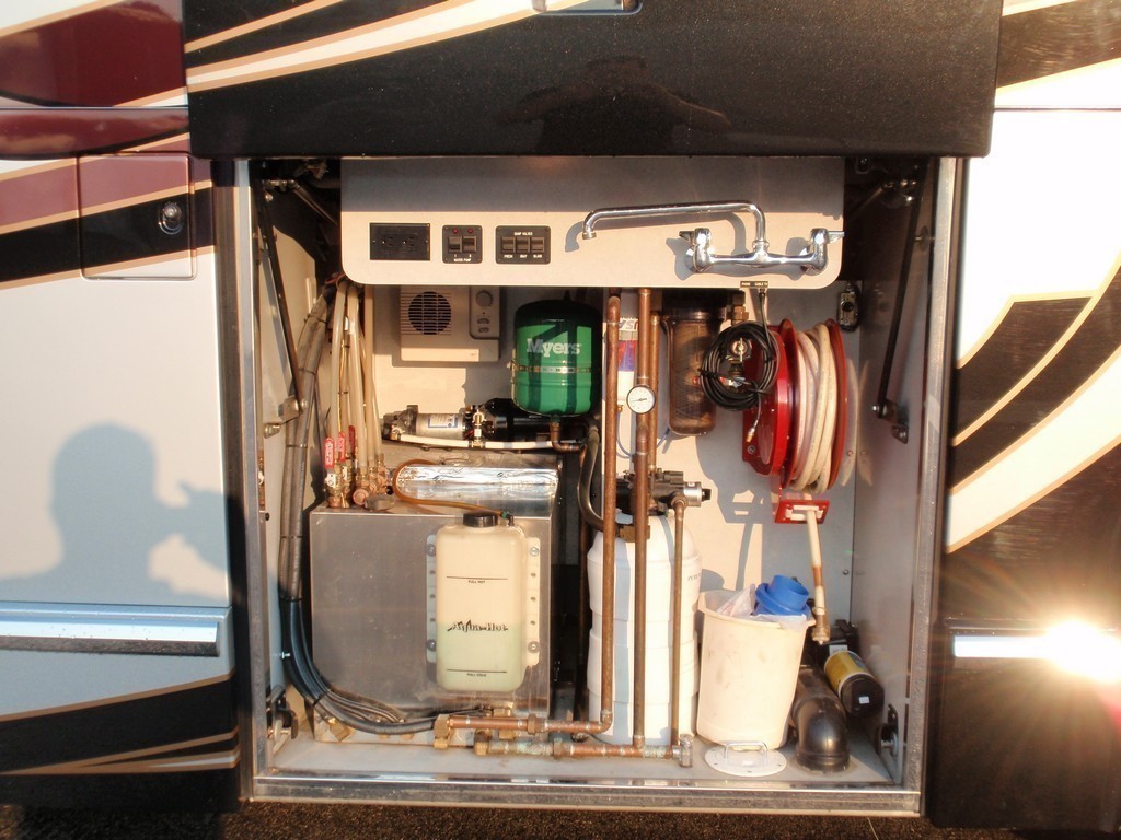 H3-45 with 2 14' Slideouts, photo 7