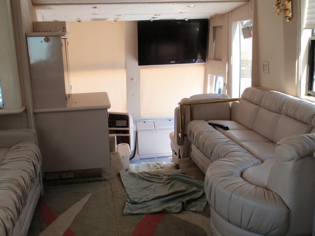 Front TV by Excalibur Coach - Prevost, XL, XLII, H3-45, Country Coach, Monaco, Marathon, Entertainer, Motorhome, Class A