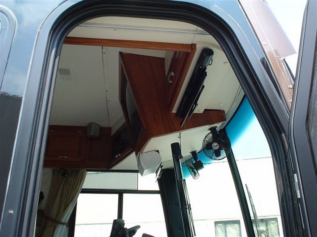 Prevost, XL, XLII, Monaco, Motorhome, Class A - Before new flat screen TV by Excalibur Coach
