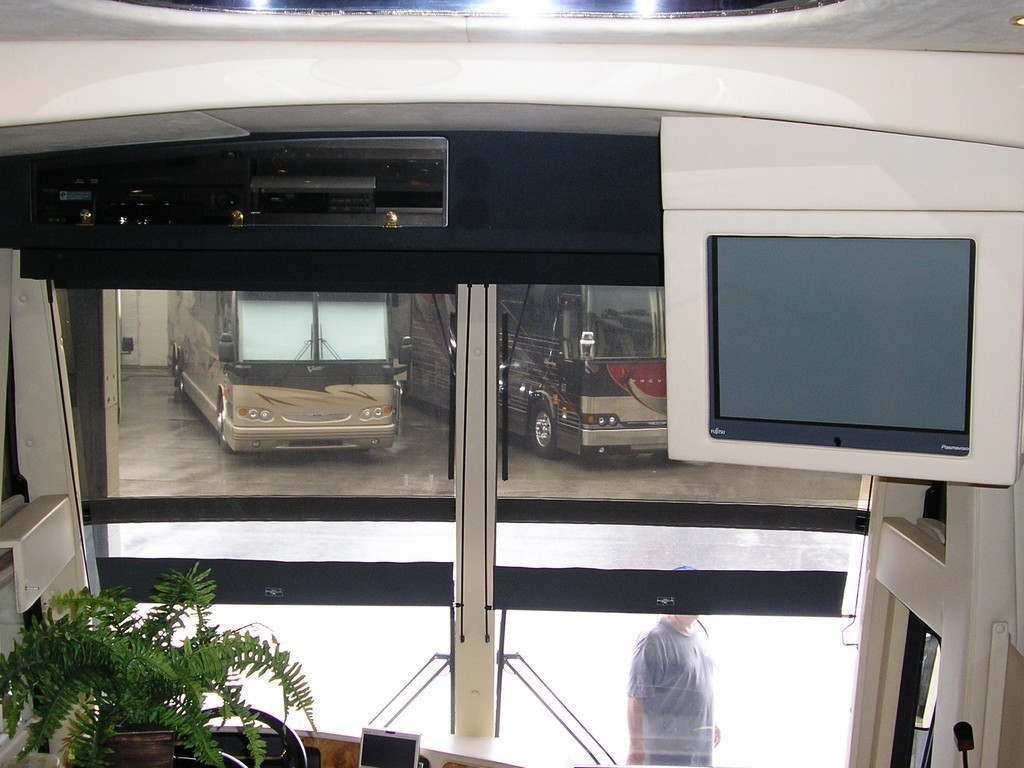 Prevost, XL, XLII, H3-45, Motorhome, Class A -Before custom front cabinet and TV by Excalibur Coach - TV moved from passenger side to center