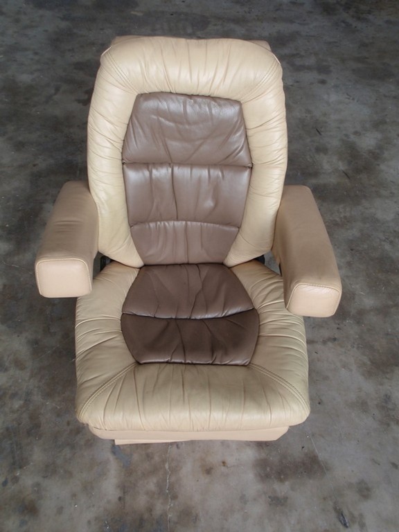 Driver seat before new upholstery by Excalibur Coach - Prevost Motorhome - XL - XLII - H3-45 - Class A