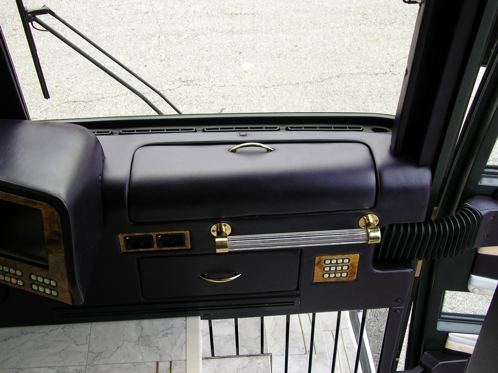 Upholstery - Co-pilot dash before Excalibur Coach - Prevost Motorhomes XL - XLII - H3-45 - Class A