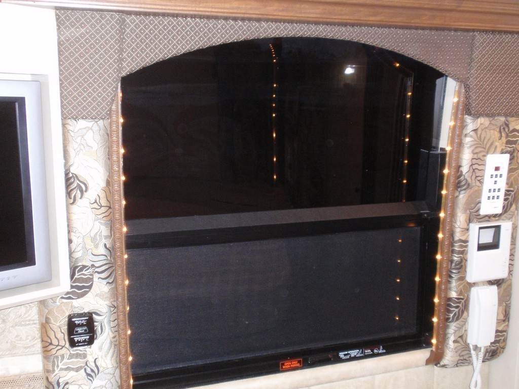 New upholstery on salon valance by Excalibur - Coach - Entertainers - XL - XLII - H3-45 - Class A - Prevost Motorhomes